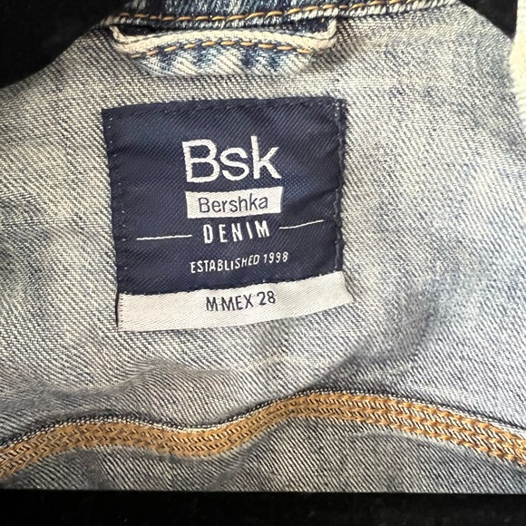 Denim Jacket. Washed look. US M. Bershka - Picture 3 of 3
